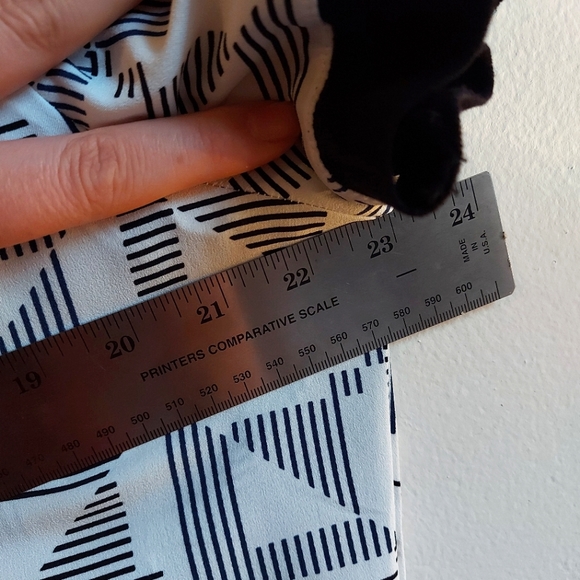 Office-friendly patterned crew neck t-shirt - Picture 5 of 5